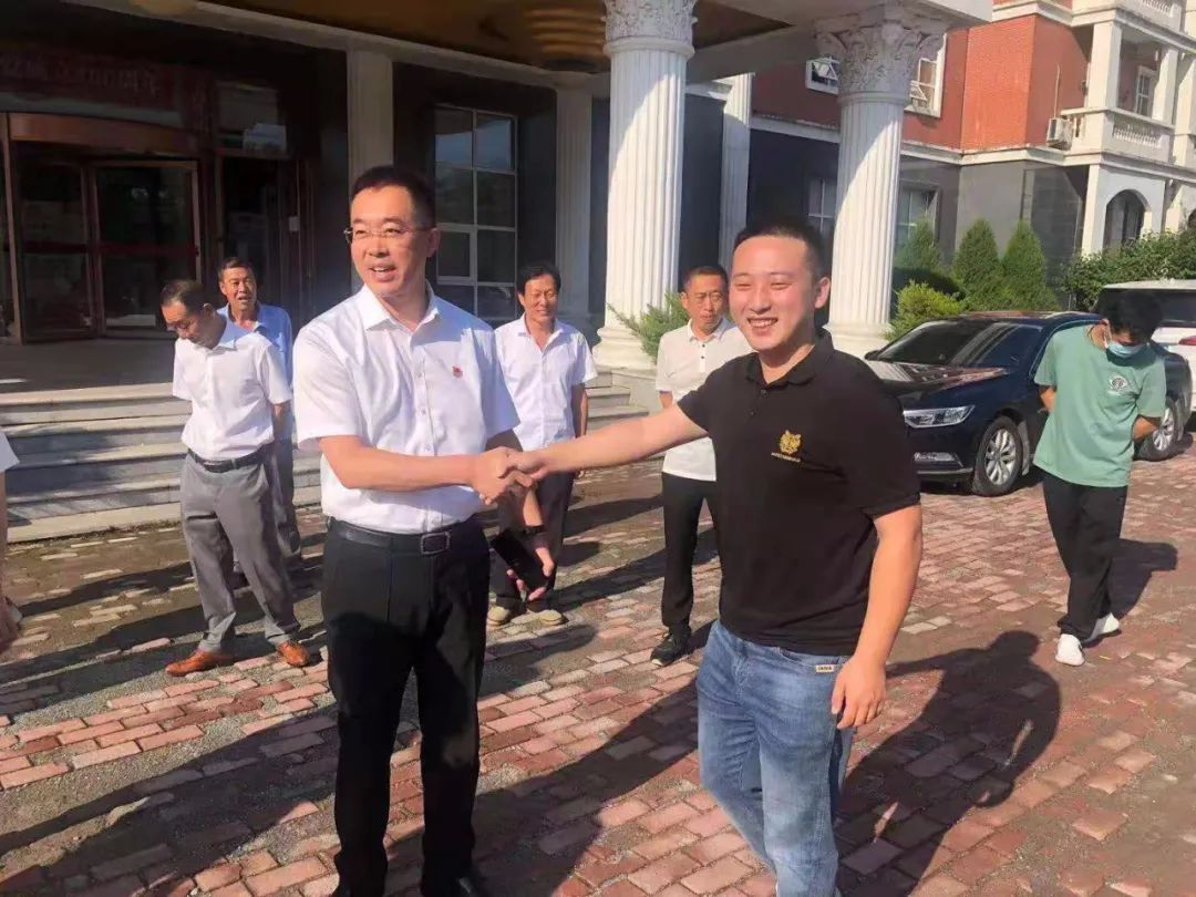 巩固脱贫攻坚成果，，，，，，，，助力乡村振兴——金世豪集团向岫岩县黄花甸镇关门山村送驻村干部工作(图2)