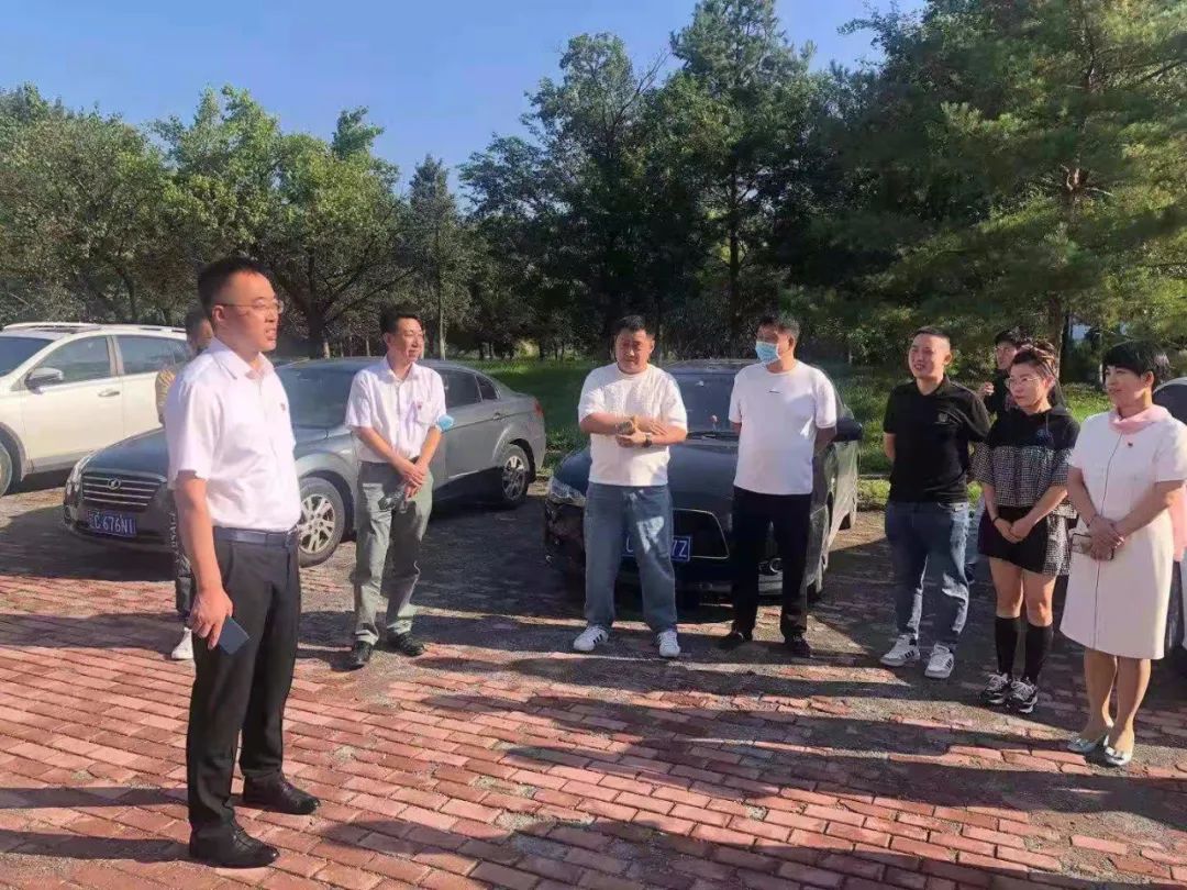 巩固脱贫攻坚成果，，，，，，，，助力乡村振兴——金世豪集团向岫岩县黄花甸镇关门山村送驻村干部工作(图3)