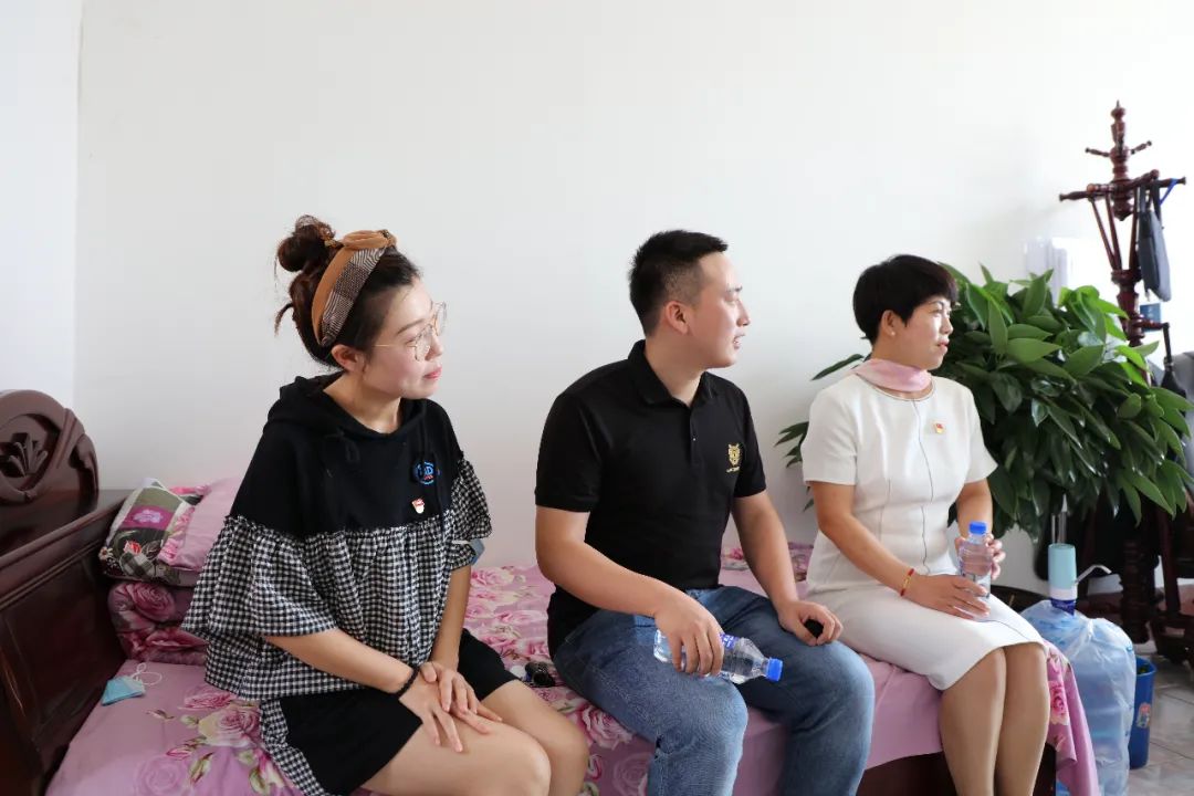 巩固脱贫攻坚成果，，，，，，，，助力乡村振兴——金世豪集团向岫岩县黄花甸镇关门山村送驻村干部工作(图5)